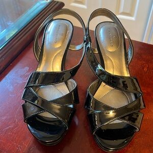 Bandolino high heeled shoes. Women’s size 7, medium. Sling back platform shoes.